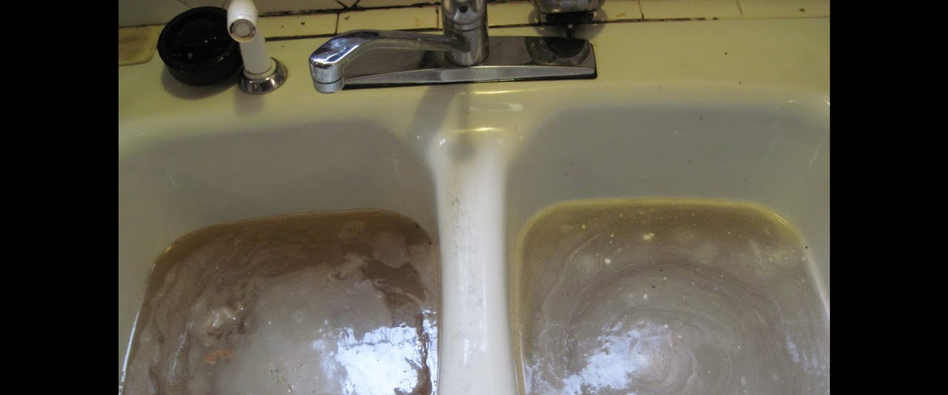 How to Repair a Kitchen Sink Clog
